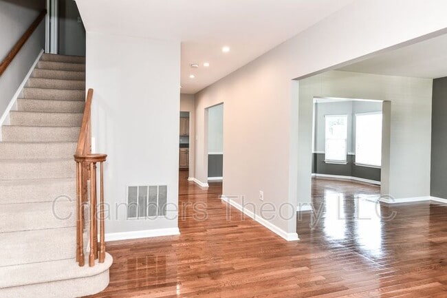 Building Photo - 6033 Woodlake Ln