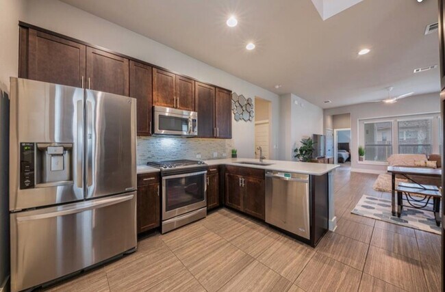 Building Photo - 8005 Izetta Ln
