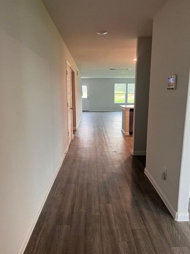 Foto del edificio - 5 Bedroom Single Family Home in Cleveland