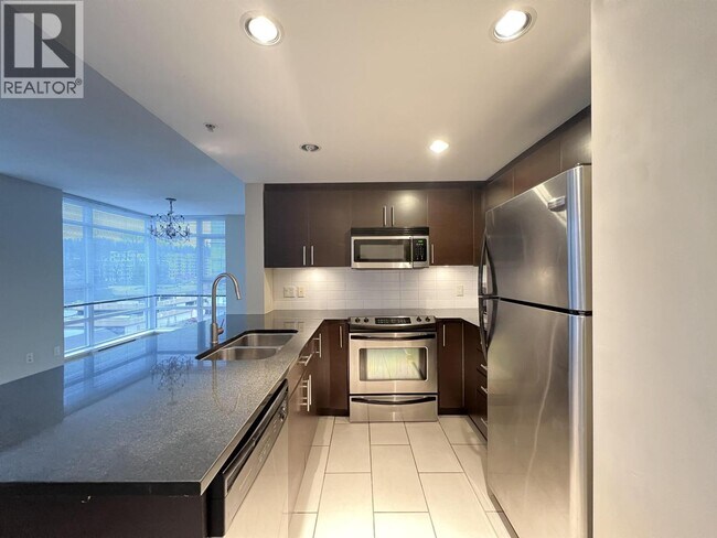 Building Photo - 555 Delestre Ave