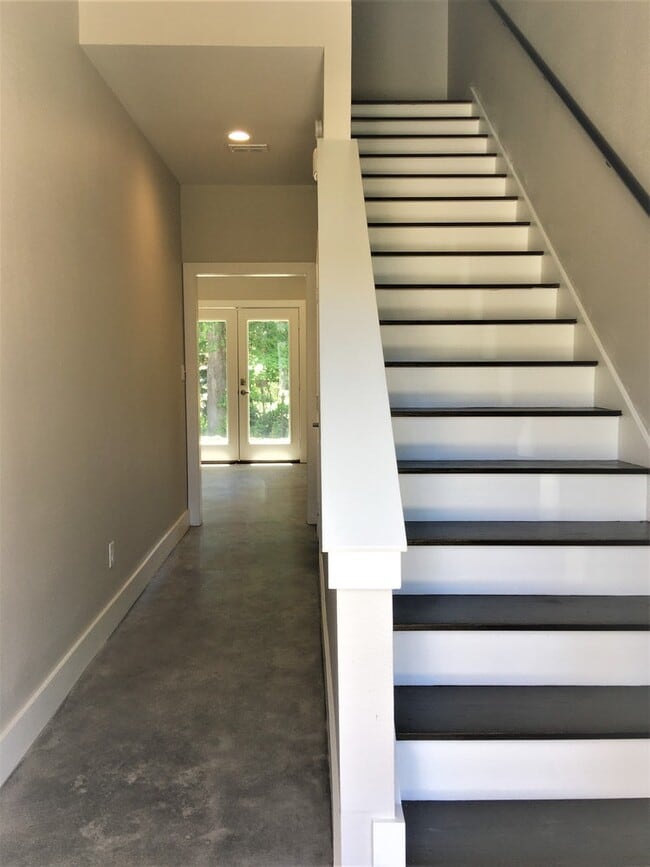 Building Photo - 10625 Brothers Ln