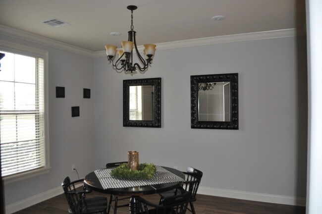 Building Photo - 3921 Creole St