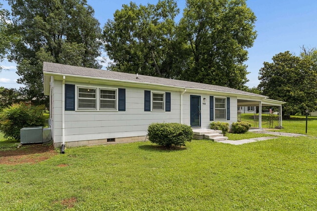 Building Photo - "Charming 3-Bedroom Retreat with Spacious Living in Murfreesboro!"