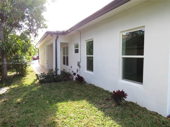Foto del edificio - 1671 SW 44th Terrace