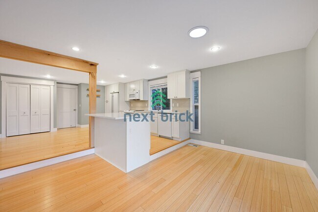 Foto del edificio - 3 BED & 2 BATH SINGLE FAMILY HOUSE WITH A ...