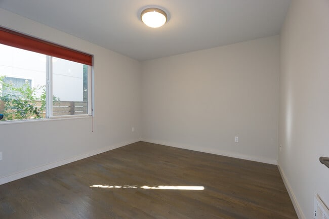 Building Photo - 328 NW 41st St