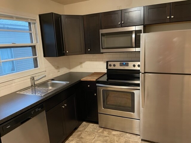 Kitchen - 2123 Hollyrood St