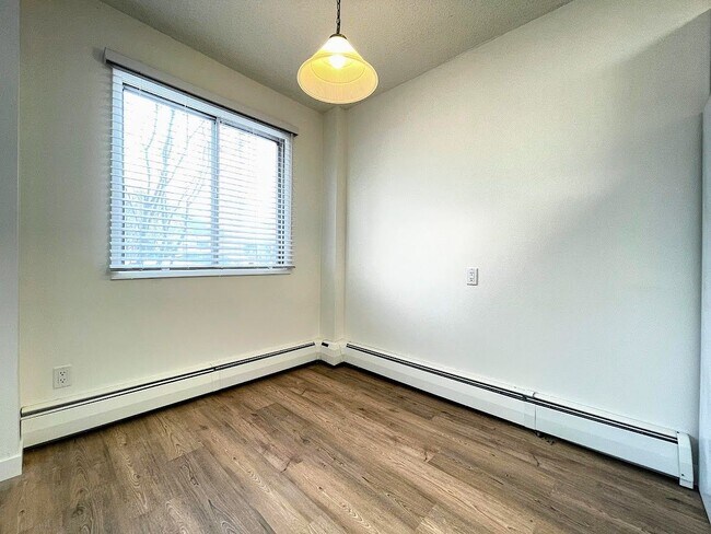 Building Photo - Spacious One Bedroom Apartment in Beautifu...