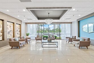 Building Photo - 3731 N Country Club Dr