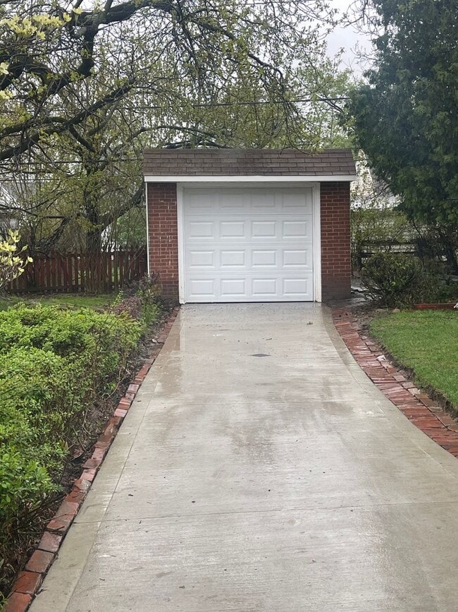 Building Photo - Section 8 Welcome