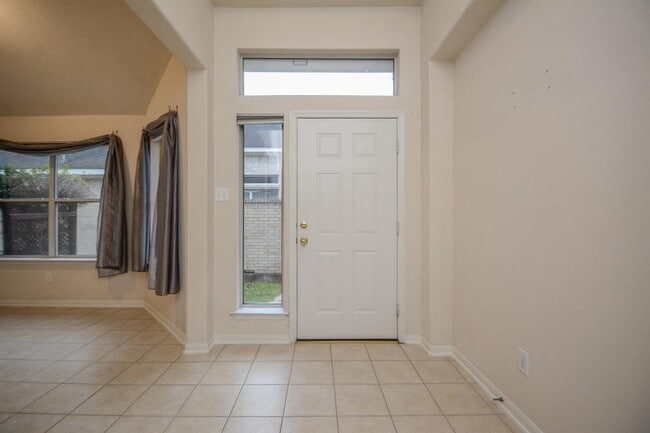 Building Photo - 106 E Foxbriar Forest Cir