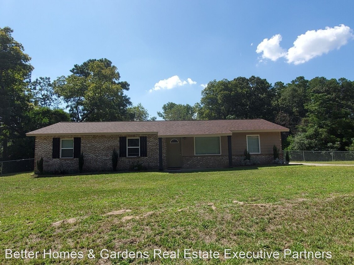 Primary Photo - 3 br, 2 bath House - 651 Gibbs Road South