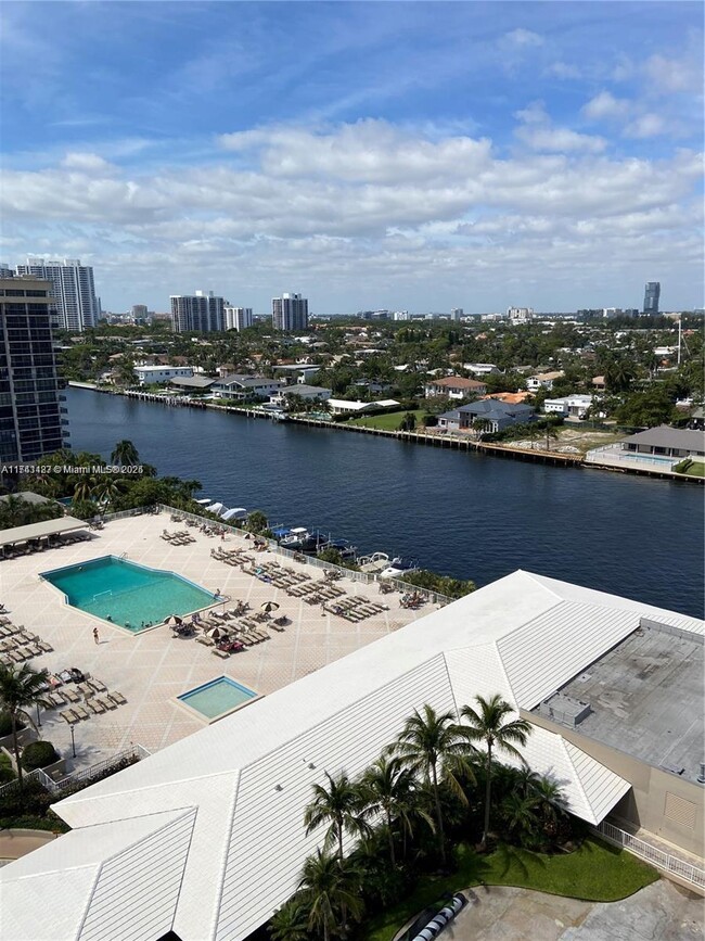 Foto del edificio - 1965 S Ocean Dr