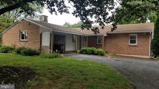 Building Photo - 4 Gustin Dr