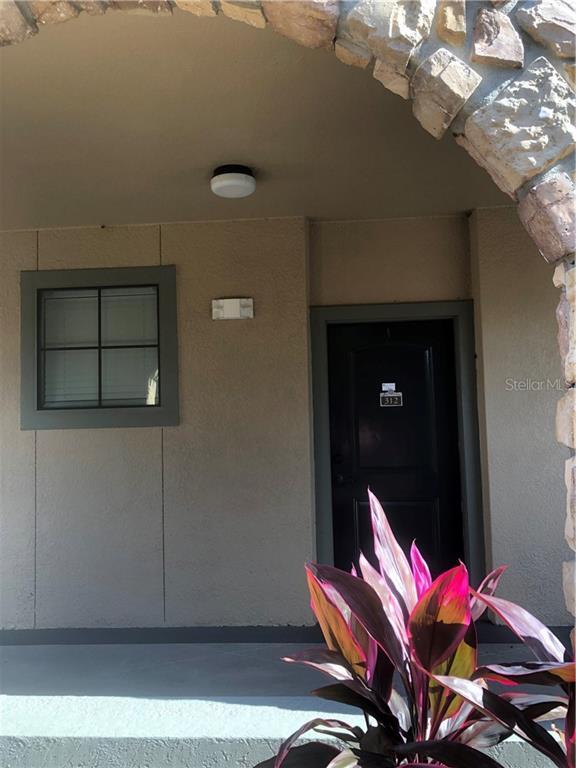 Foto del edificio - 910 Charo Pkwy