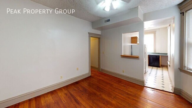 Foto del edificio - 329 W McMillan St