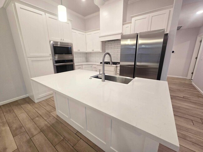 Building Photo - Stunning 4 Bedroom in Piedmont