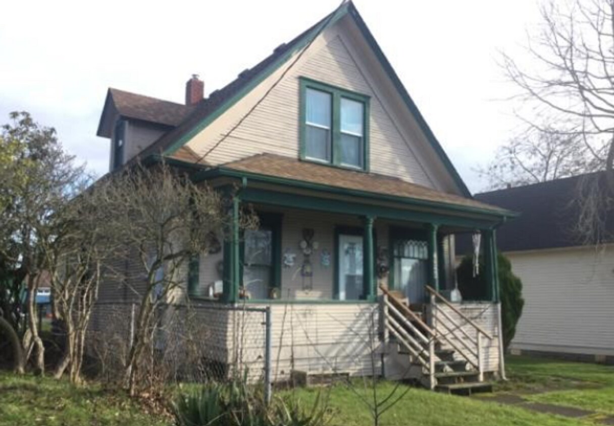 Primary Photo - 4 Bedroom Home for Rent!