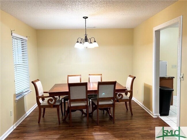 Foto del edificio - 867 Birchwood Ln