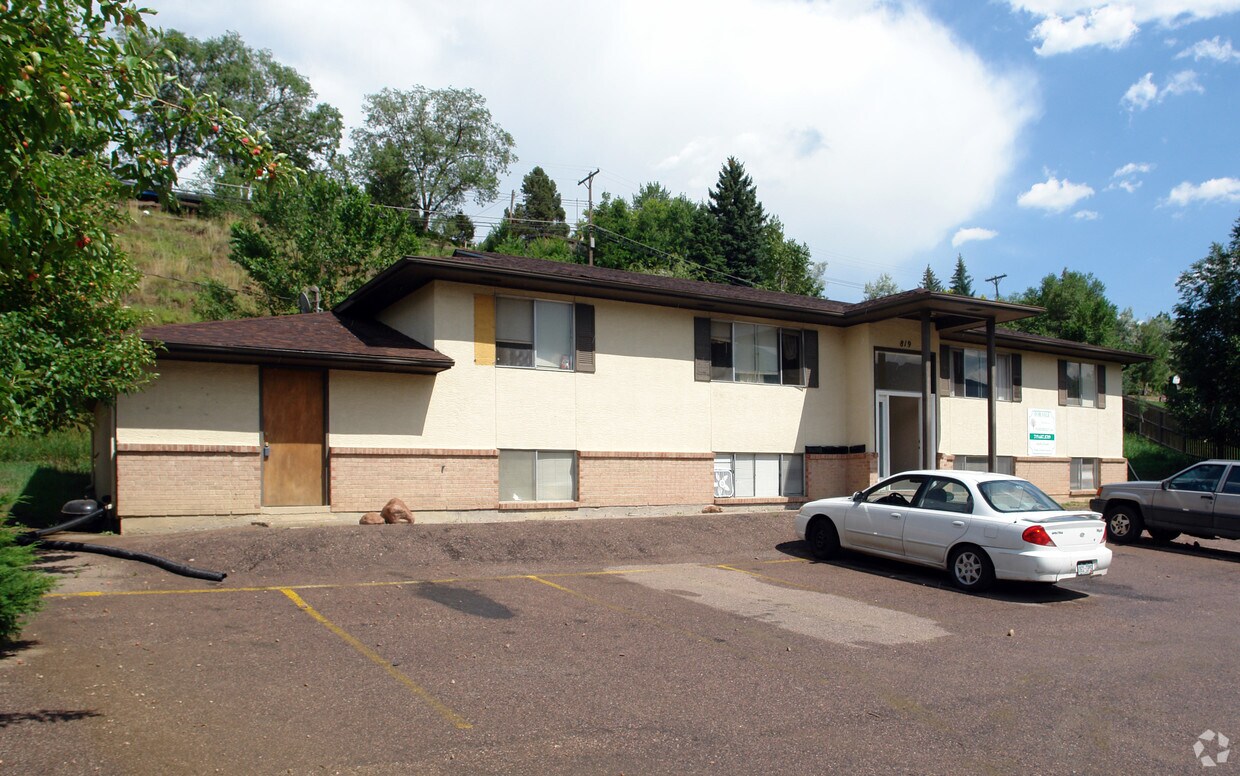 Building Photo - 819 Fontmore Rd