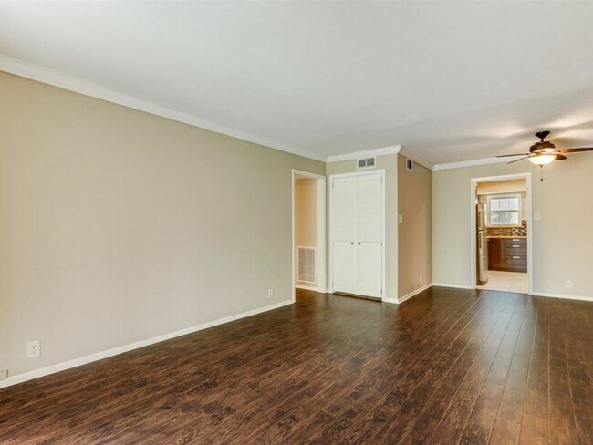 Foto del edificio - ALL UTILITIES INCLUDED 2 Bedroom Condo in ...