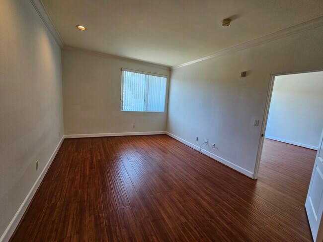 Foto del edificio - 390 S Sepulveda Blvd