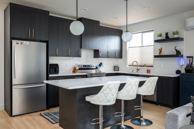 Foto del edificio - 1224 W 24th St