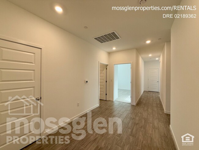 Foto del edificio - FOR RENT **NEW HOME**