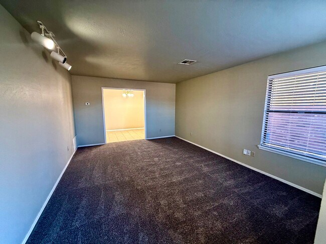 Building Photo - 242 Barrett Pl