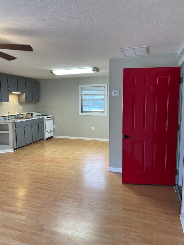 Foto del edificio - 799 Haynes Rd