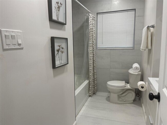 Foto del edificio - 1713 Spur Ln