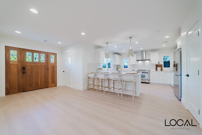 Foto del edificio - 801 N Rios Ave