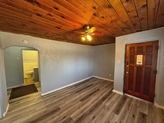 Foto del edificio - 426 Headingly Ave NW