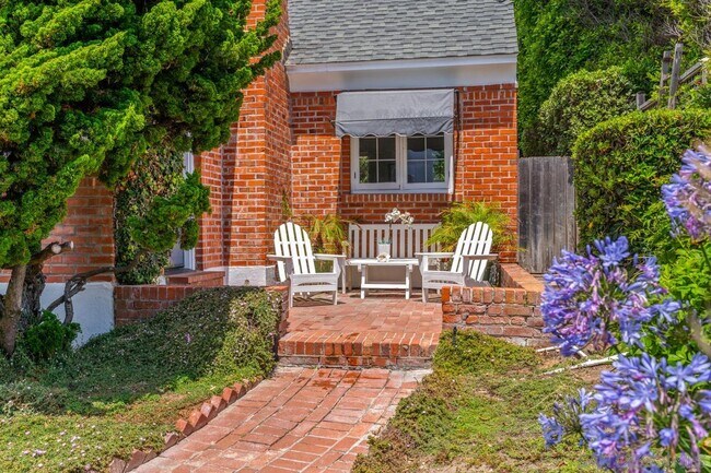 Building Photo - 7345 Vista Del Mar Ave