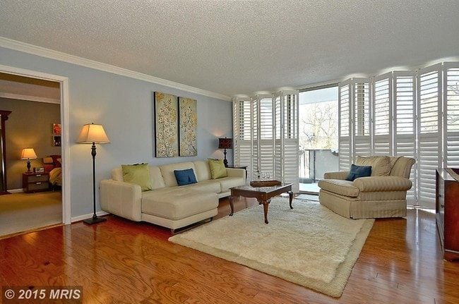 Building Photo - 1515 S Arlington Ridge Rd