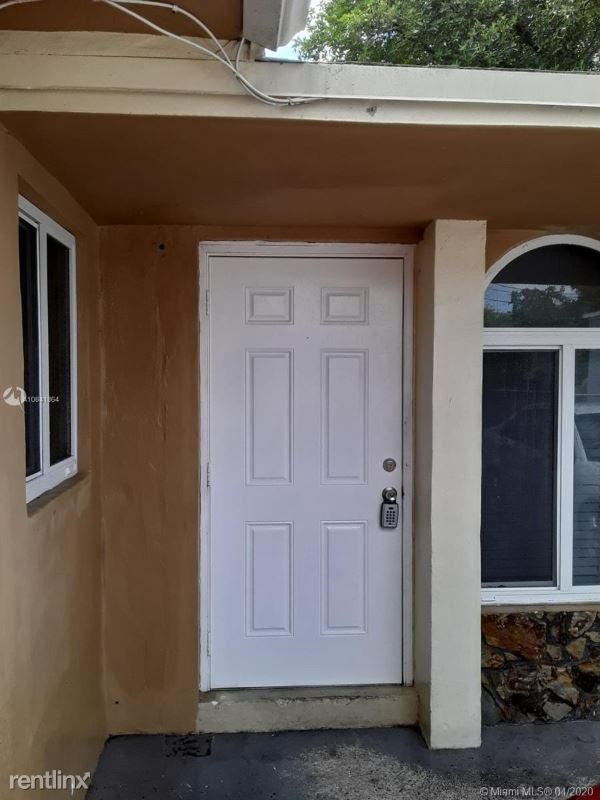 Building Photo - 3 br, 2 bath Apartment - 2526 NW 29th St
