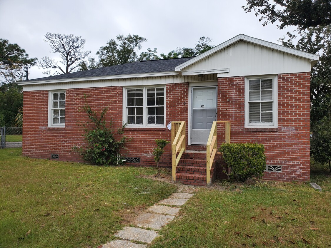 Foto principal - 905 Ethan Allen St
