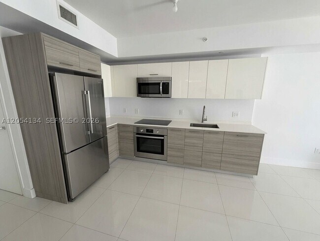 Foto del edificio - 1300 Brickell Bay Dr