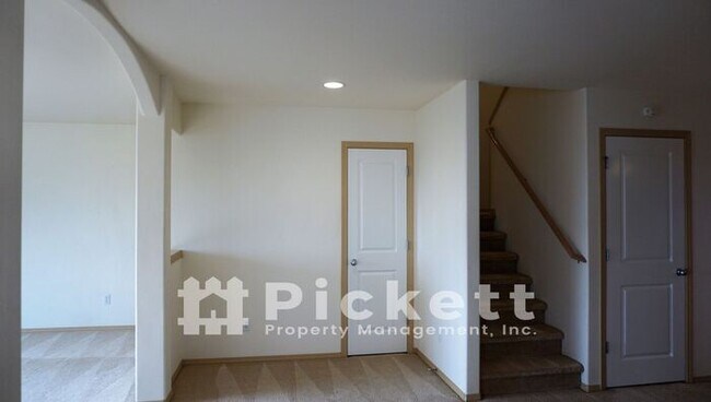 Foto del edificio - 3 Bedroom Townhome Close to PSNS