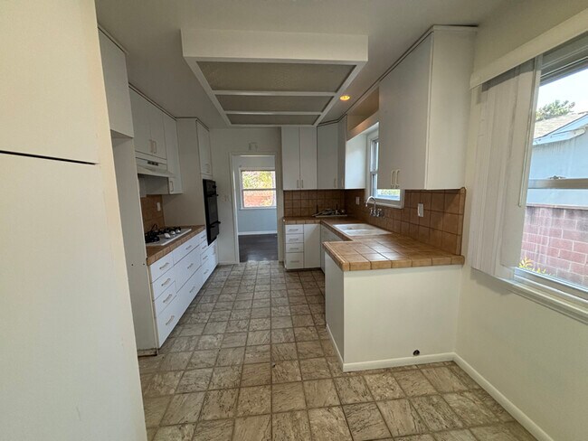 Building Photo - 10642 Artcraft Ave