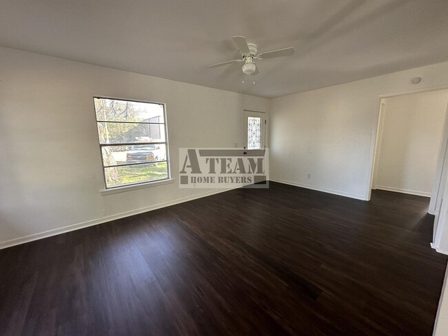 Building Photo - Renovated 2 Bed 1 Bath house for rent in T...