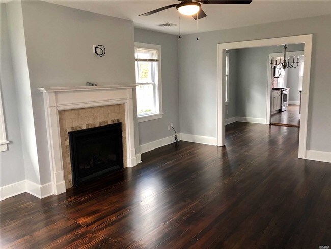 27 Penataquit Pl Huntington Ny 11743 House For Rent In
