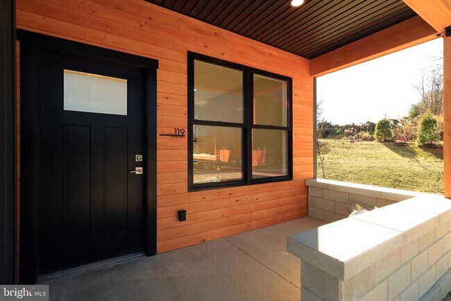 Foto del edificio - 106 Elly Dr