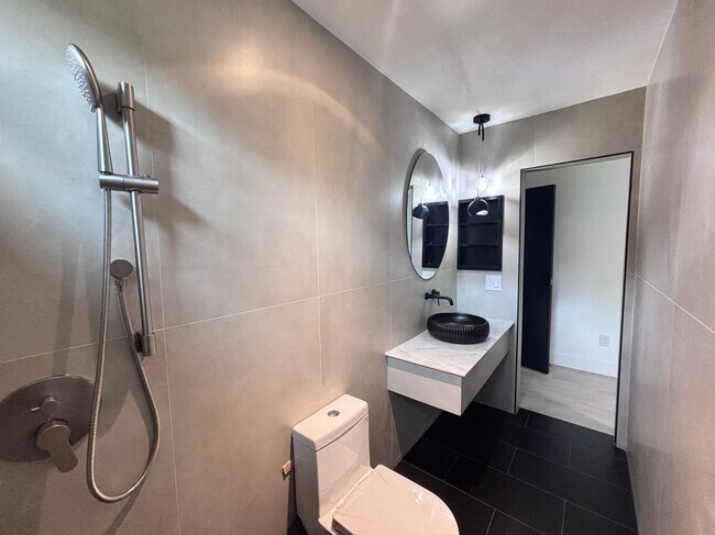 Foto del edificio - 270 W Blaine St