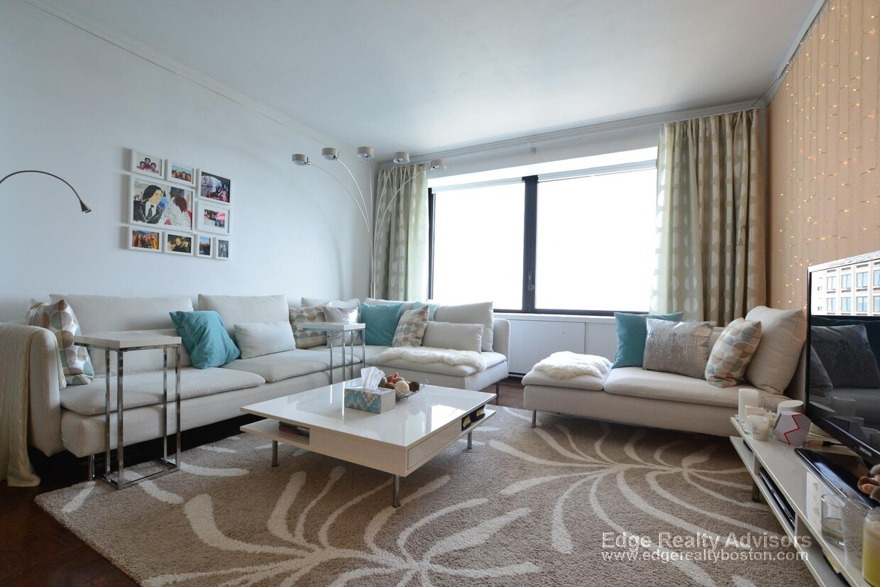 Photo - 65 East India Row Unit 25D