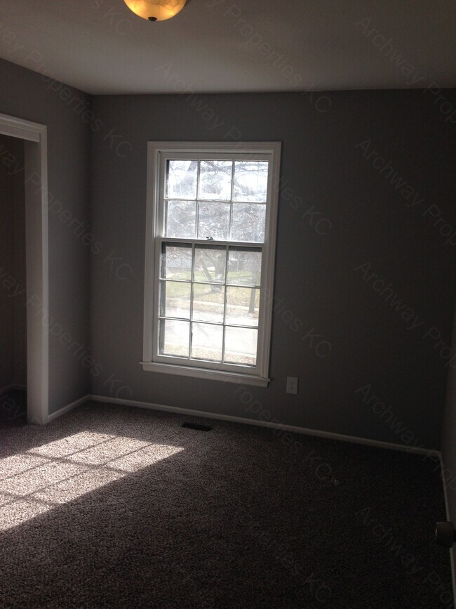 Building Photo - 14622 W 89th St