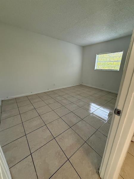 Building Photo - 3800 Riverside Dr