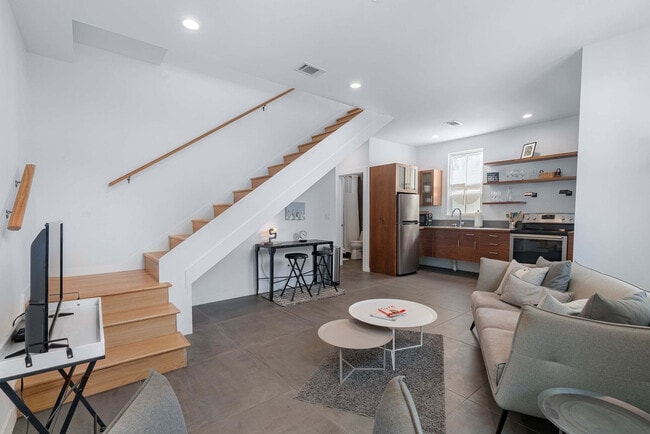 Building Photo - 123 Moore St