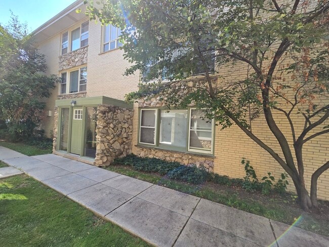 Building Photo - 6549 N Natoma Ave