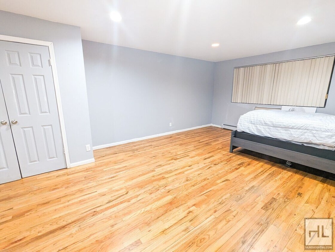 ELIOT AVENUE Room for Rent in Queens, NY